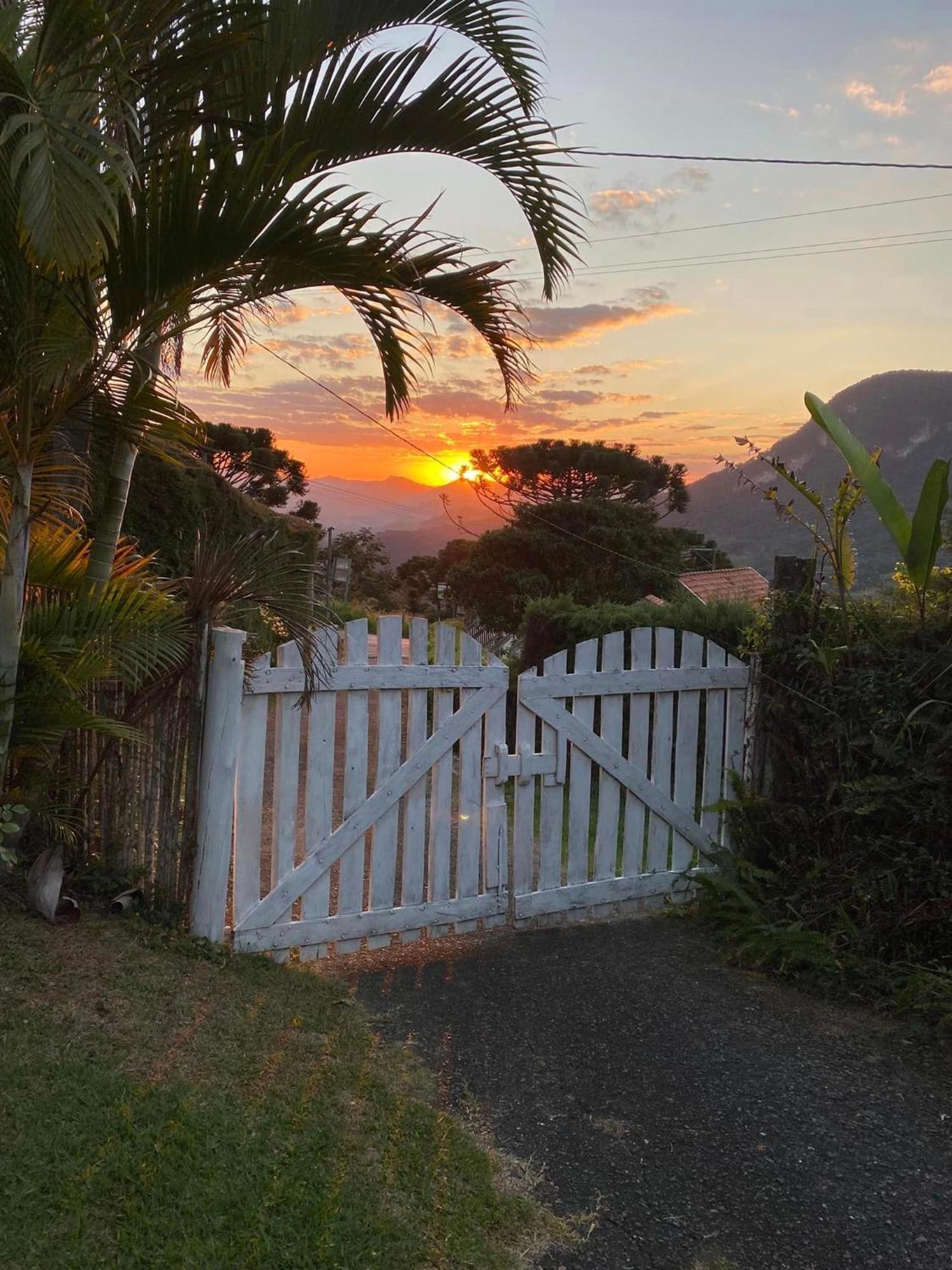 Casa Na Montanha A 500 Metros Da Pedra Do Bau Lägenhet São Bento do Sapucaí Exteriör bild
